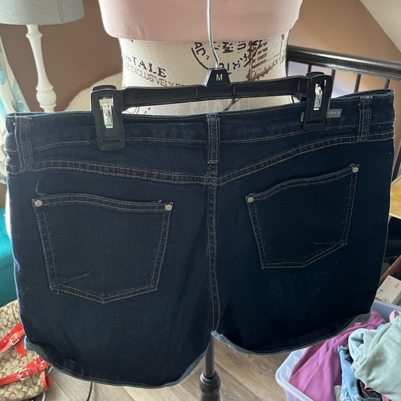 Lauren Conrad Jean Shorts - Picture 2 of 2